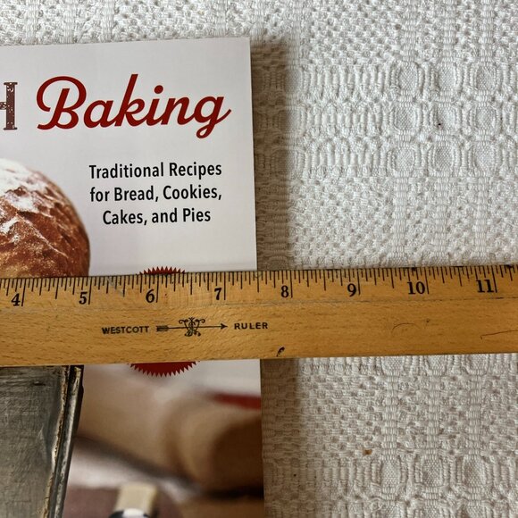 LIKE NEW - Amish Baking: Traditional Recipes for Bread, Cookies, Cakes, and Pies - Picture 6 of 10